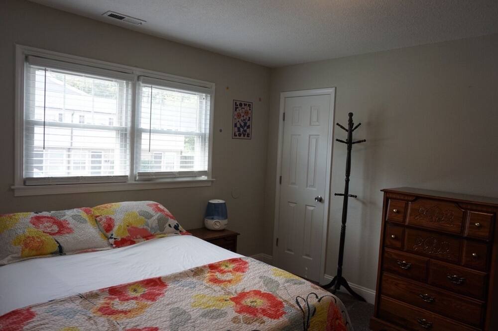 Photo of Bedroom in Villa Heights
