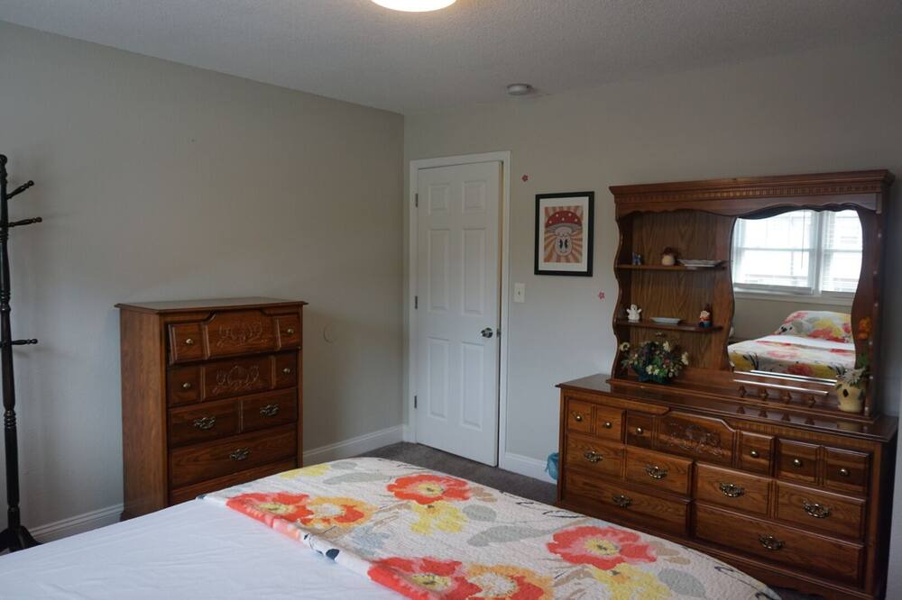 Photo of Bedroom in Villa Heights