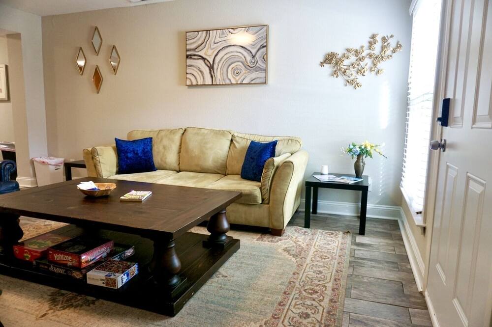 Photo of Livingroom in Villa Heights