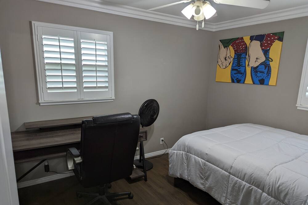 Photo of Bedroom in Santa Paula