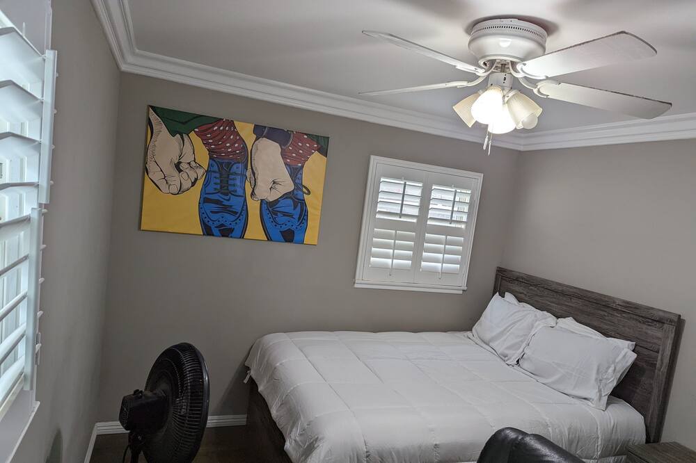 Photo of Bedroom in Santa Paula