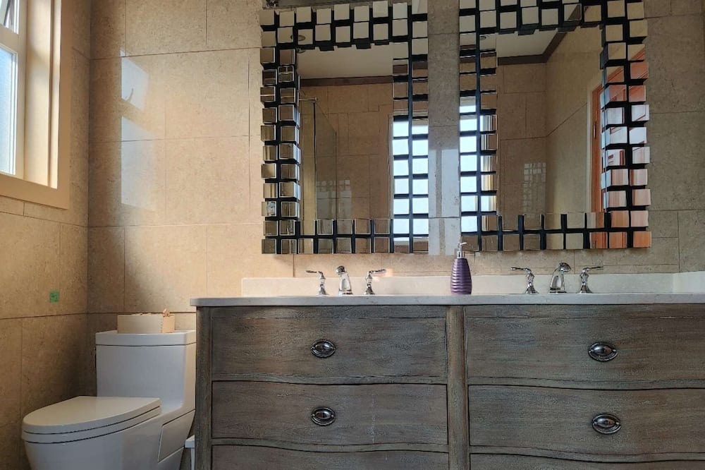 Photo of Bathroom in West Vancouver