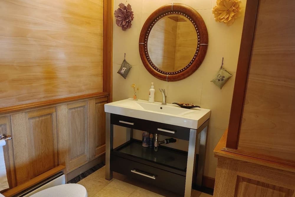 Photo of Bathroom in West Vancouver