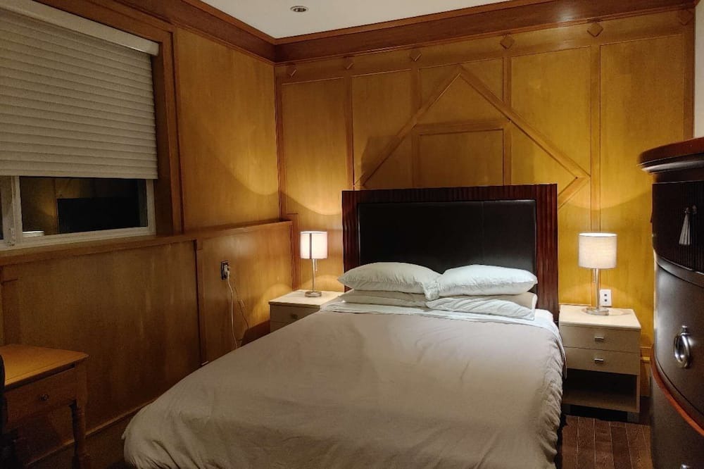 Photo of Bedroom in West Vancouver