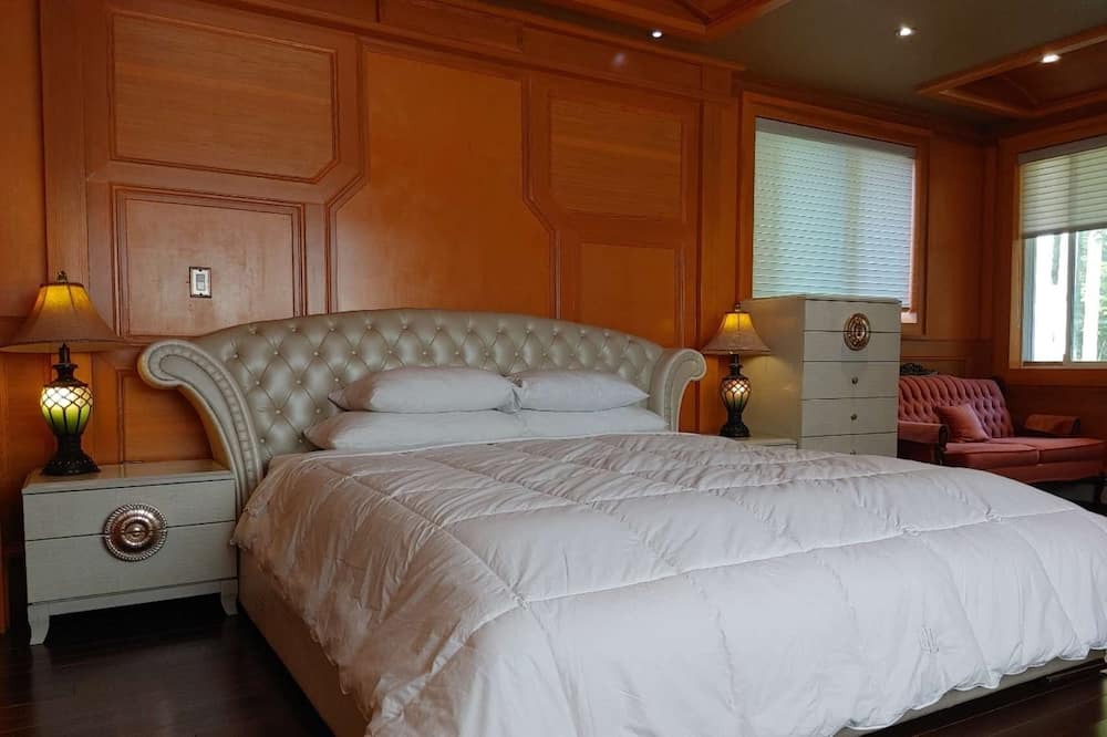 Photo of Bedroom in West Vancouver