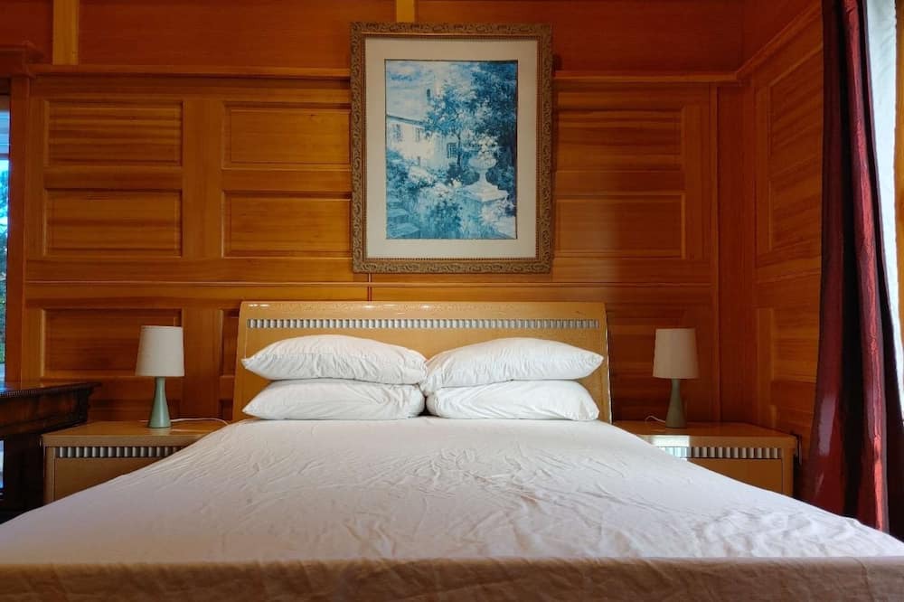 Photo of Bedroom in West Vancouver