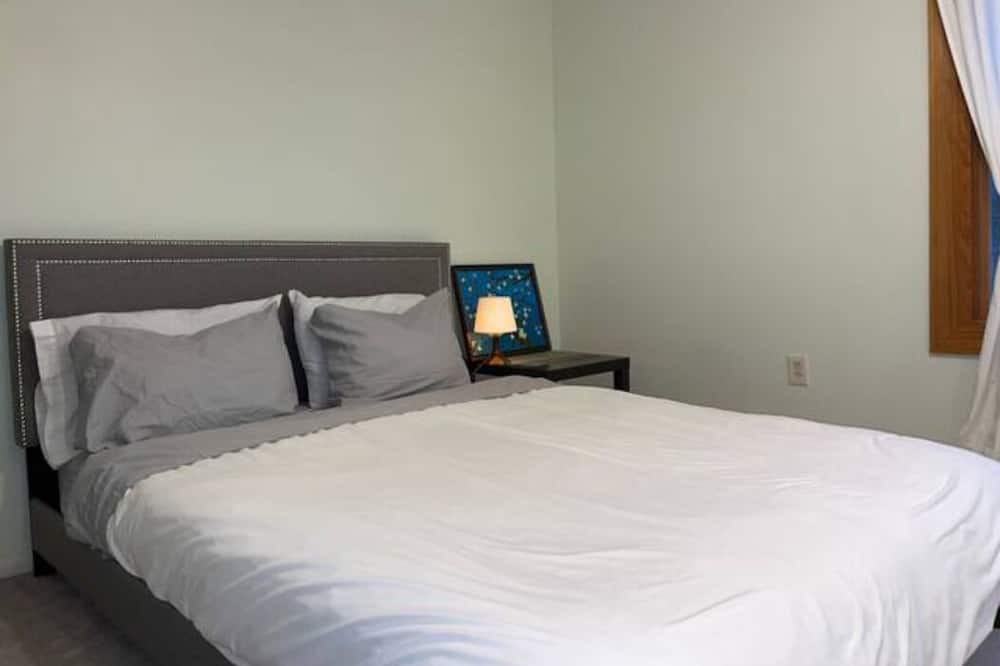 Photo of Bedroom in Aspen Hill