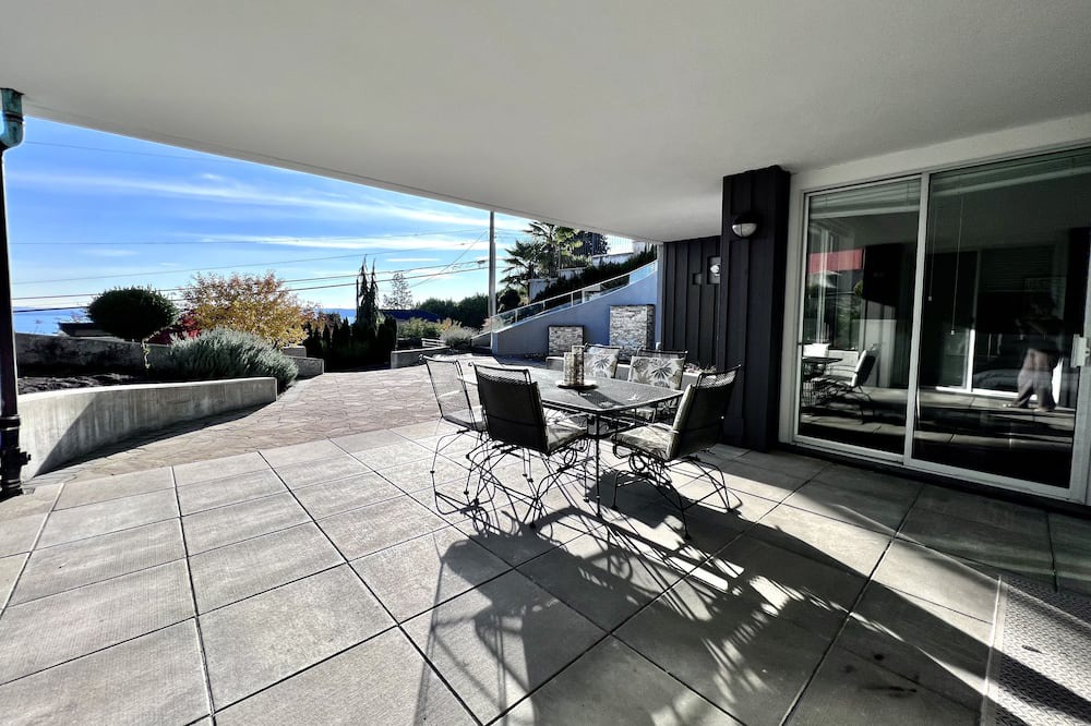 Photo of Patio Balcony in West Vancouver