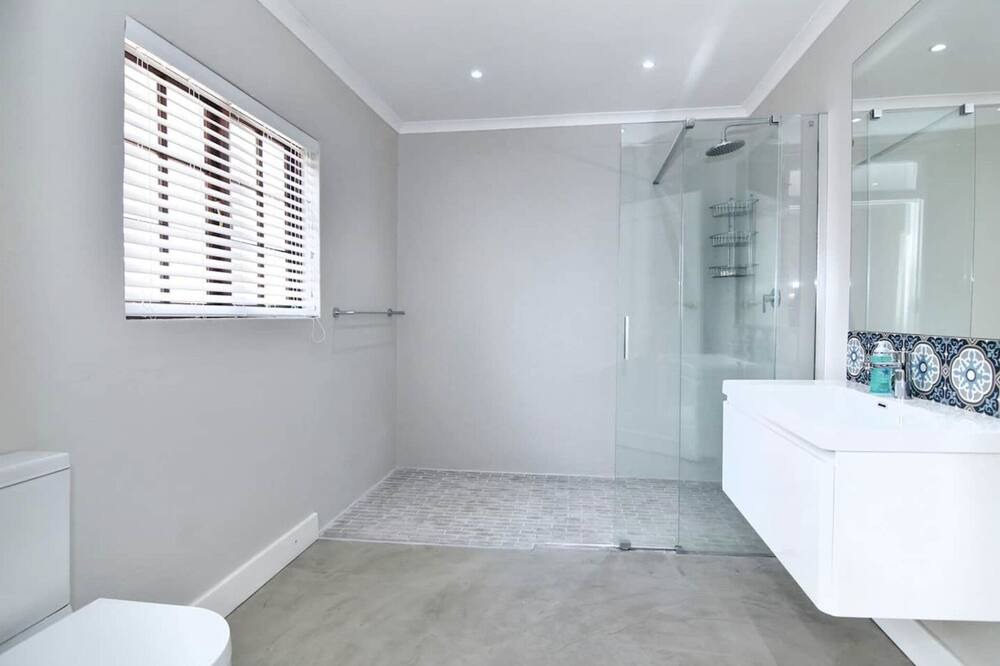 Photo of Bathroom in Greater Johannesburg Metropolitan Area
