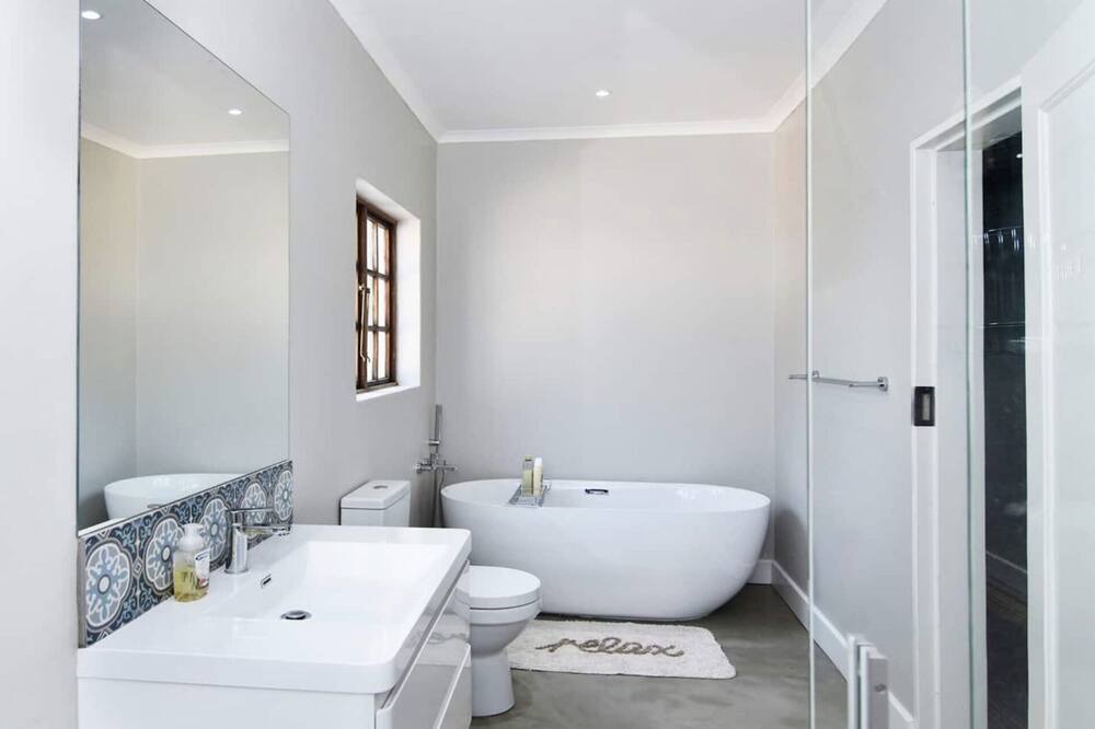 Photo of Bathroom in Greater Johannesburg Metropolitan Area