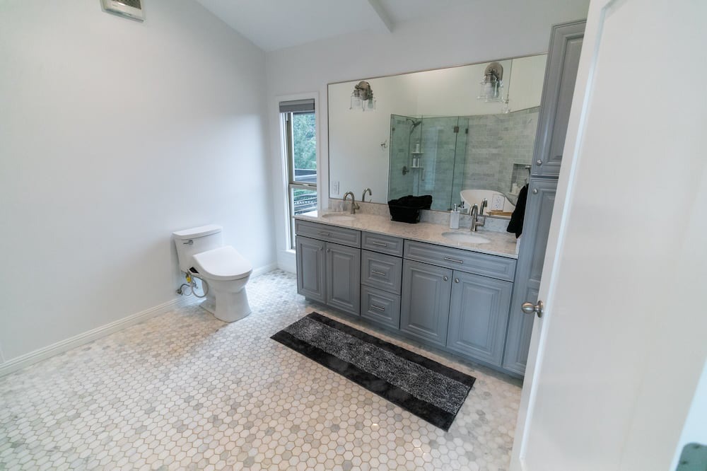 Photo of Bathroom in Thousand Oaks