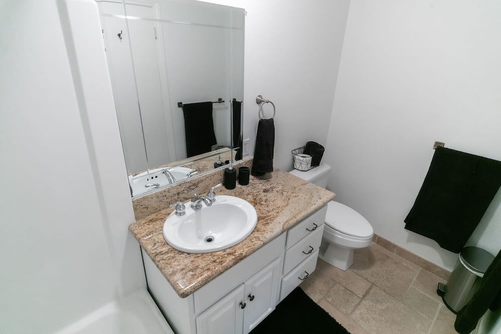 Photo of Bathroom in Thousand Oaks