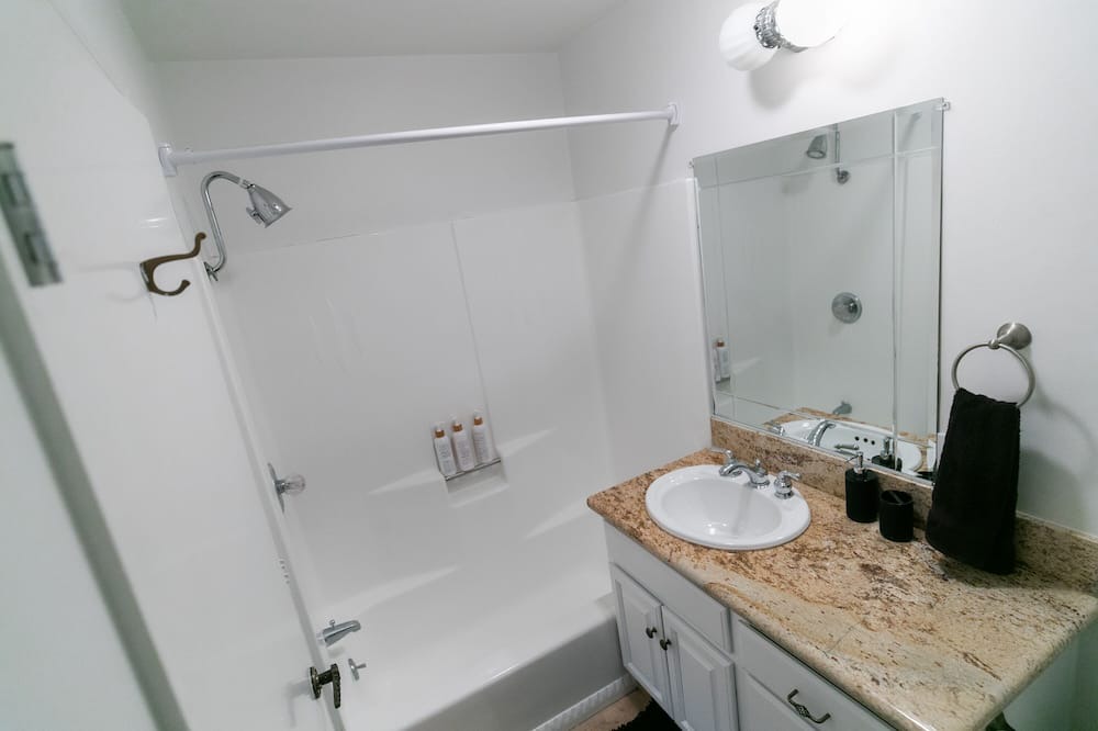 Photo of Bathroom in Thousand Oaks