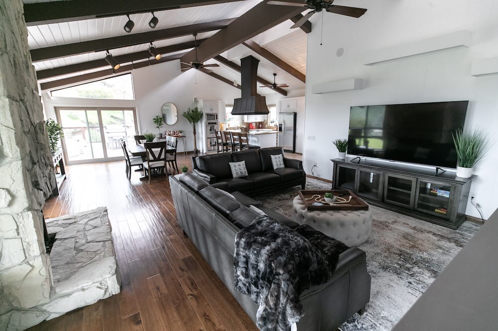 Photo of Livingroom in Thousand Oaks