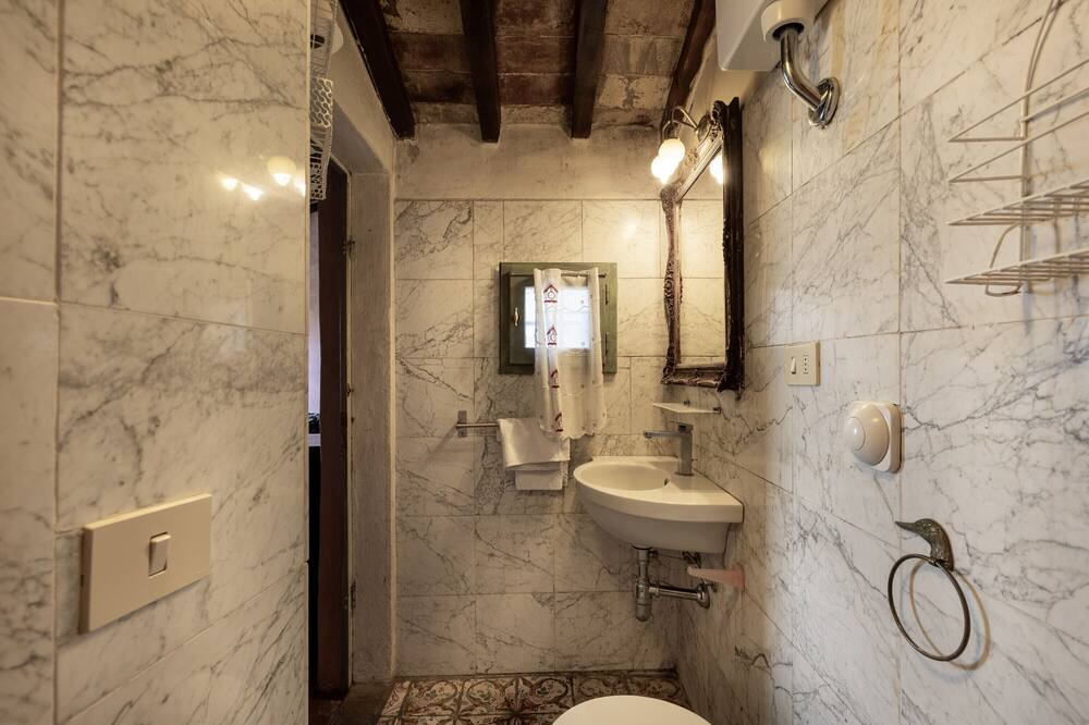 Photo of Bathroom in Calenzano