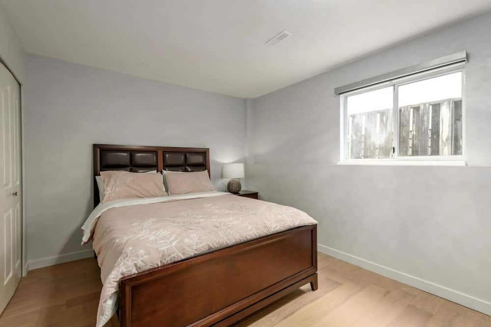 Photo of Bedroom in Canyon Heights