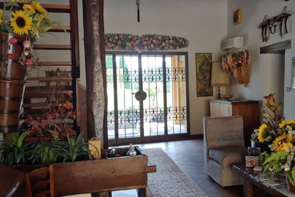 Photo of Livingroom in Monteveglio