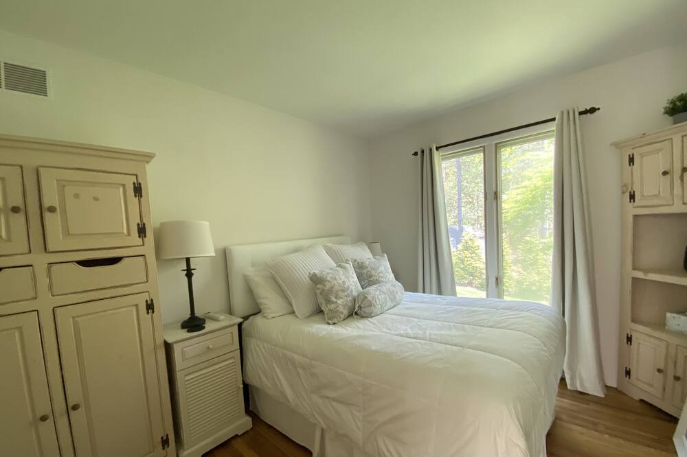 Photo of Bedroom in Northwest Harbor