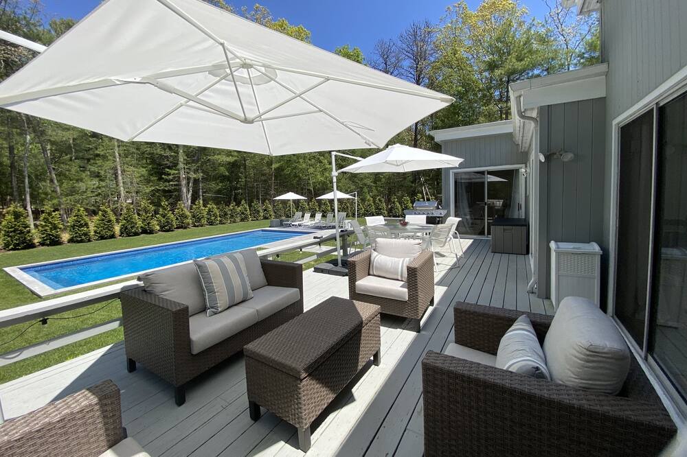Photo of Patio Balcony in Northwest Harbor