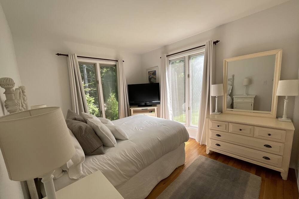 Photo of Bedroom in Northwest Harbor