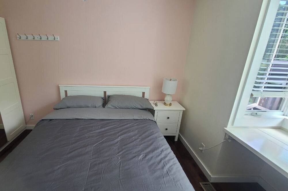 Photo of Bedroom in Upper Lonsdale