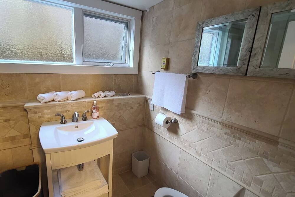 Photo of Bathroom in Upper Lonsdale