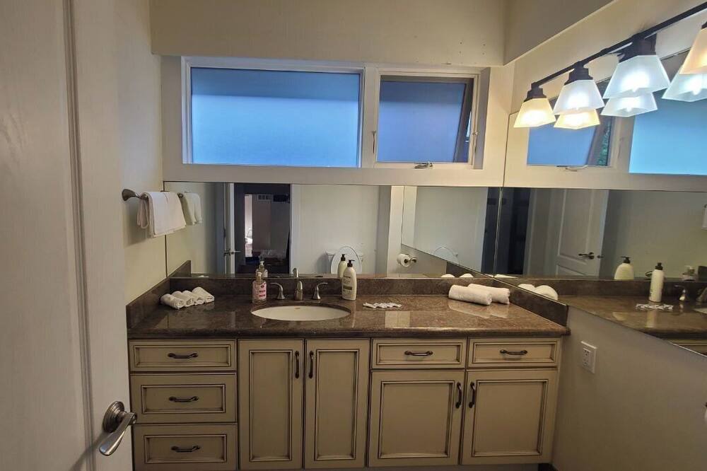 Photo of Bathroom in Upper Lonsdale