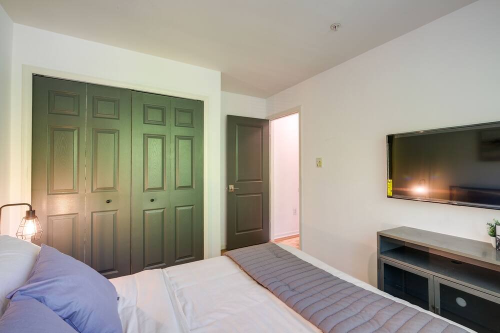 Photo of Bedroom in Landover