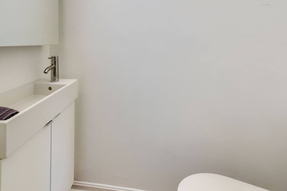 Photo of Bathroom in Landover