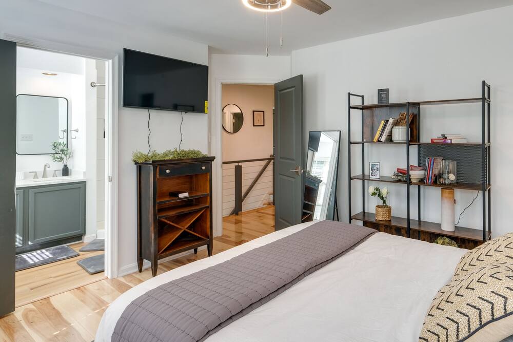 Photo of Bedroom in Landover