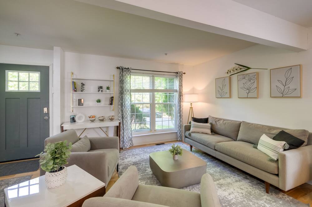 Photo of Bedroom in Landover