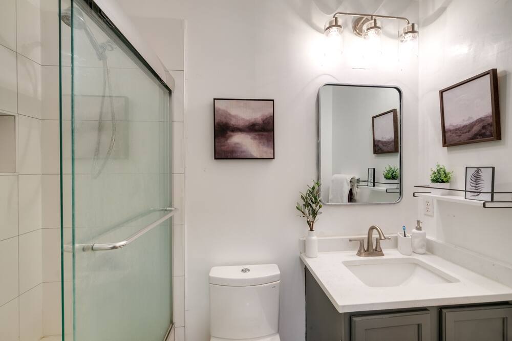 Photo of Bathroom in Landover