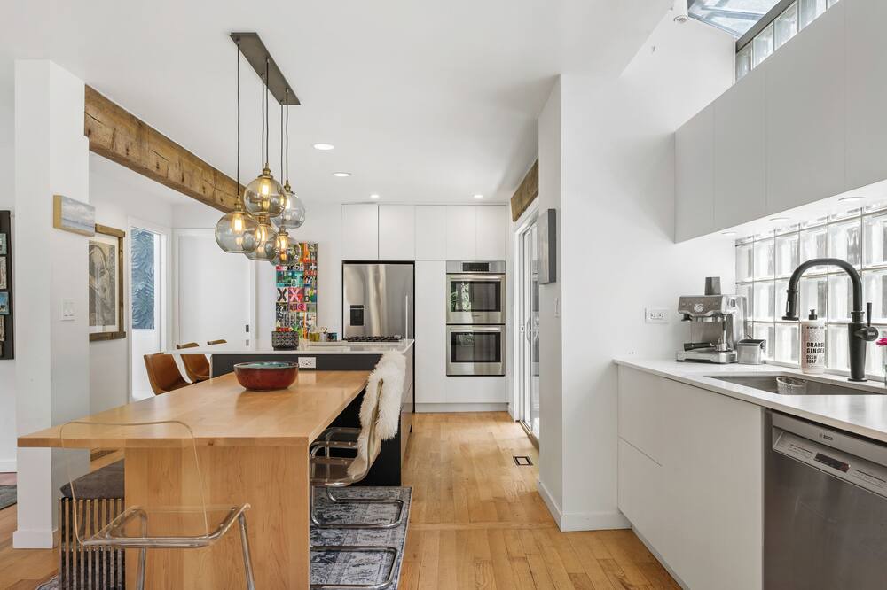 Photo of Kitchen in West Vancouver