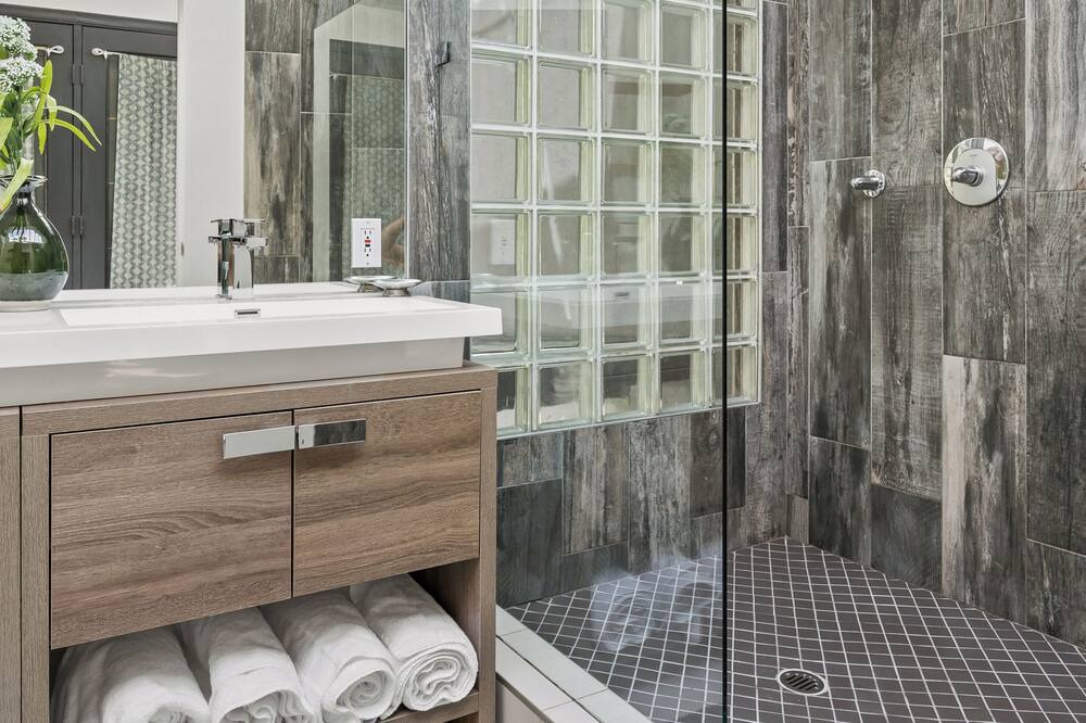 Photo of Bathroom in West Vancouver