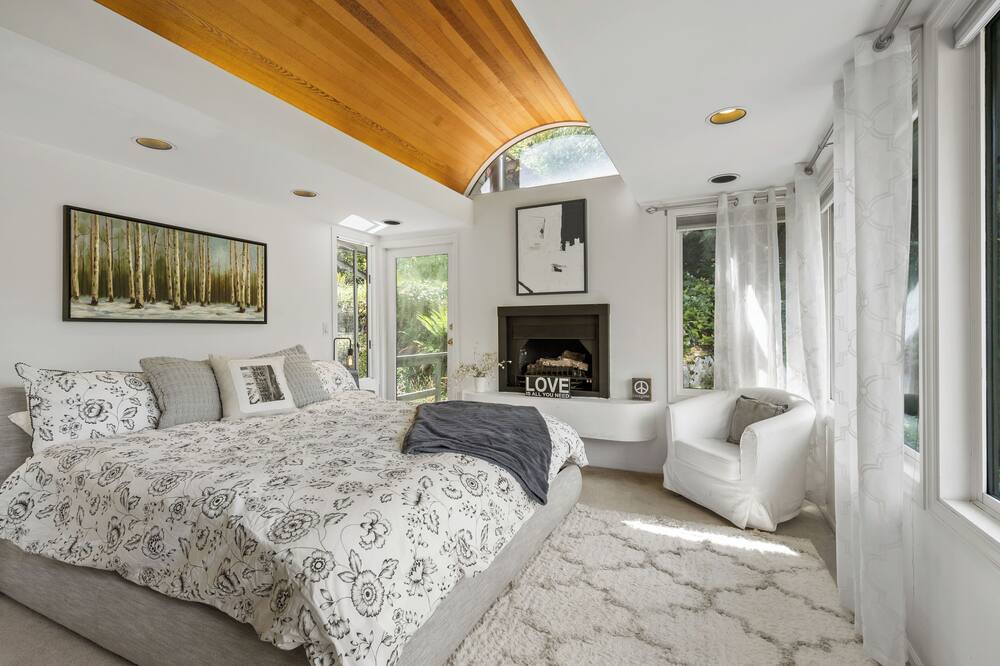 Photo of Bedroom in West Vancouver