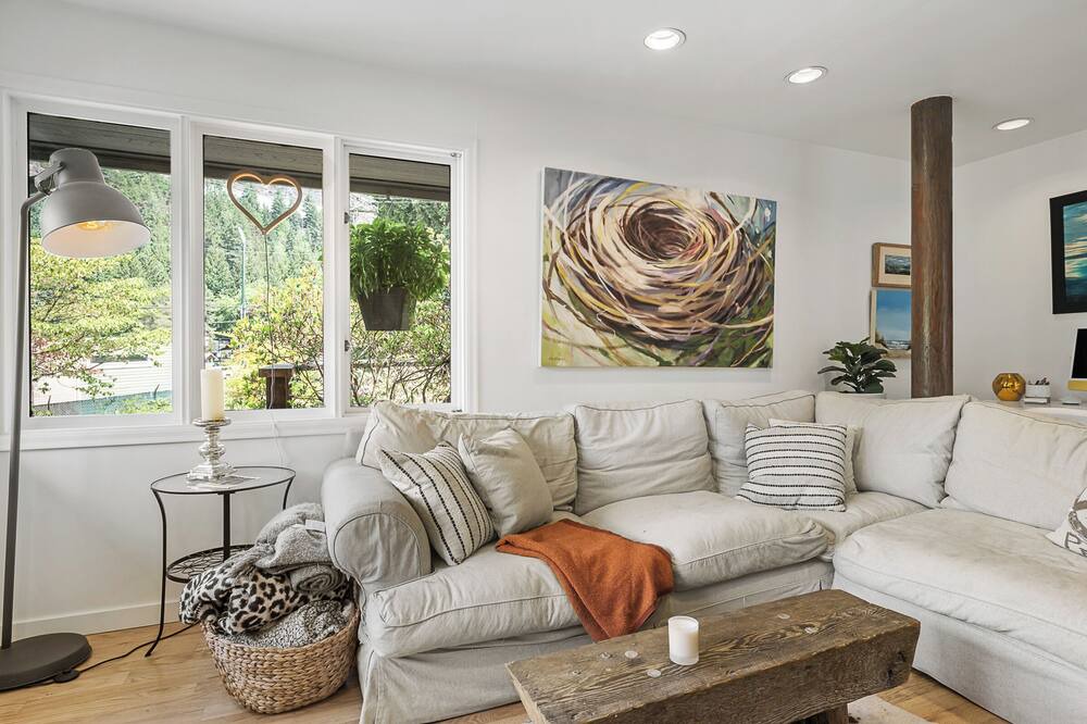 Photo of Livingroom in West Vancouver