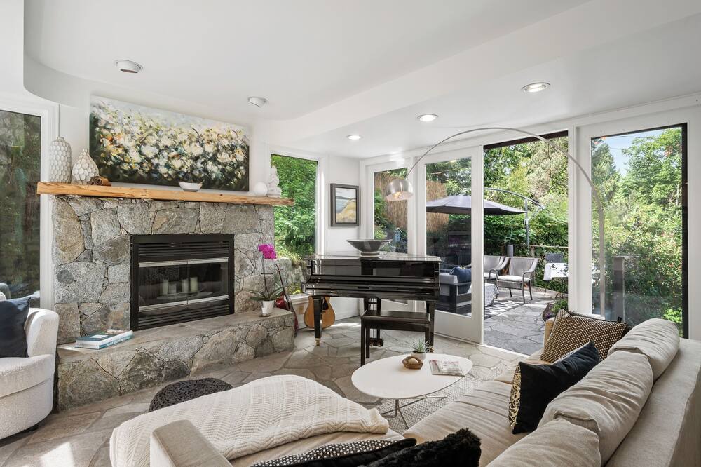 Photo of Livingroom in West Vancouver