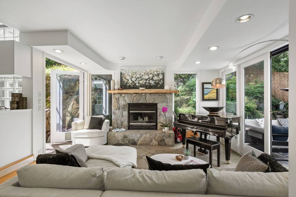 Photo of Livingroom in West Vancouver