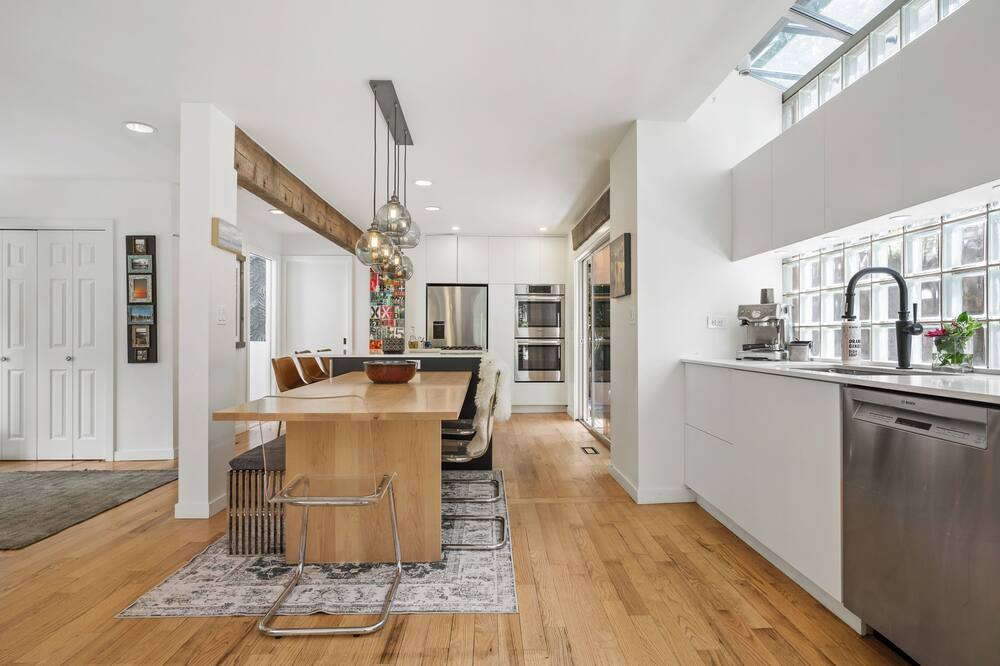 Photo of Kitchen in West Vancouver