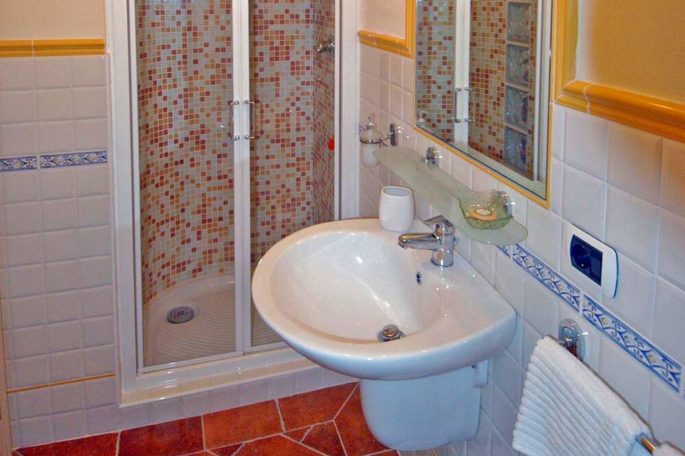 Photo of Bathroom in Saturnana