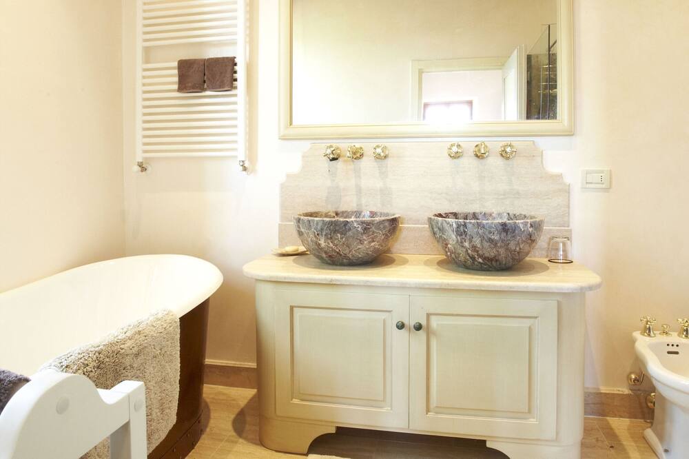 Photo of Bathroom in Palaia