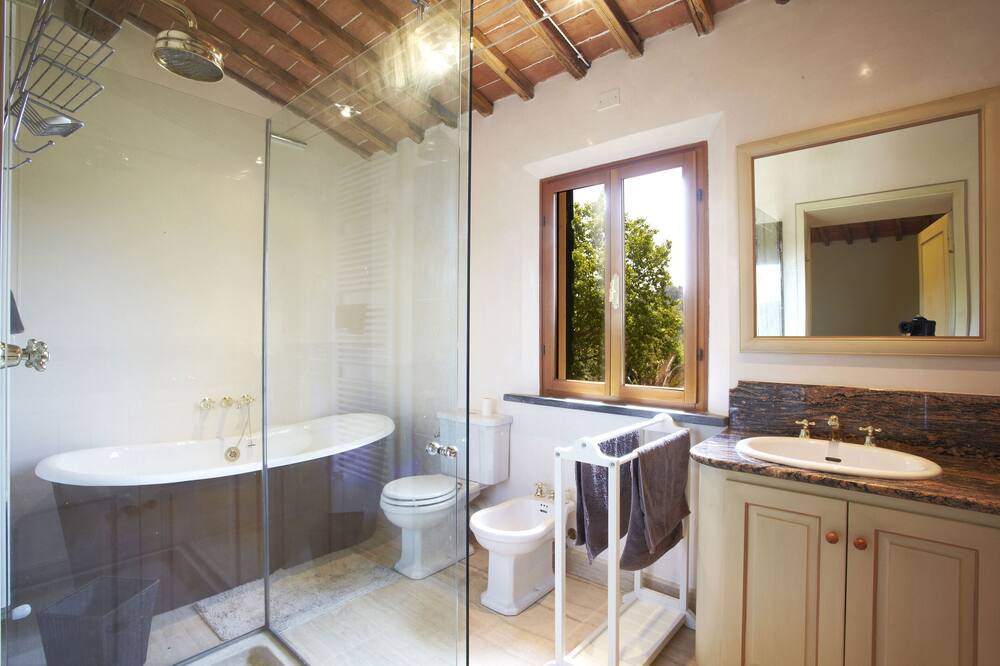 Photo of Bathroom in Palaia