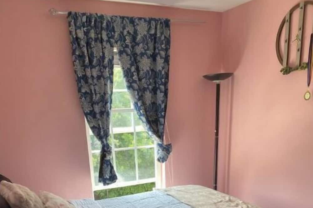 Photo of Bedroom in Laurel