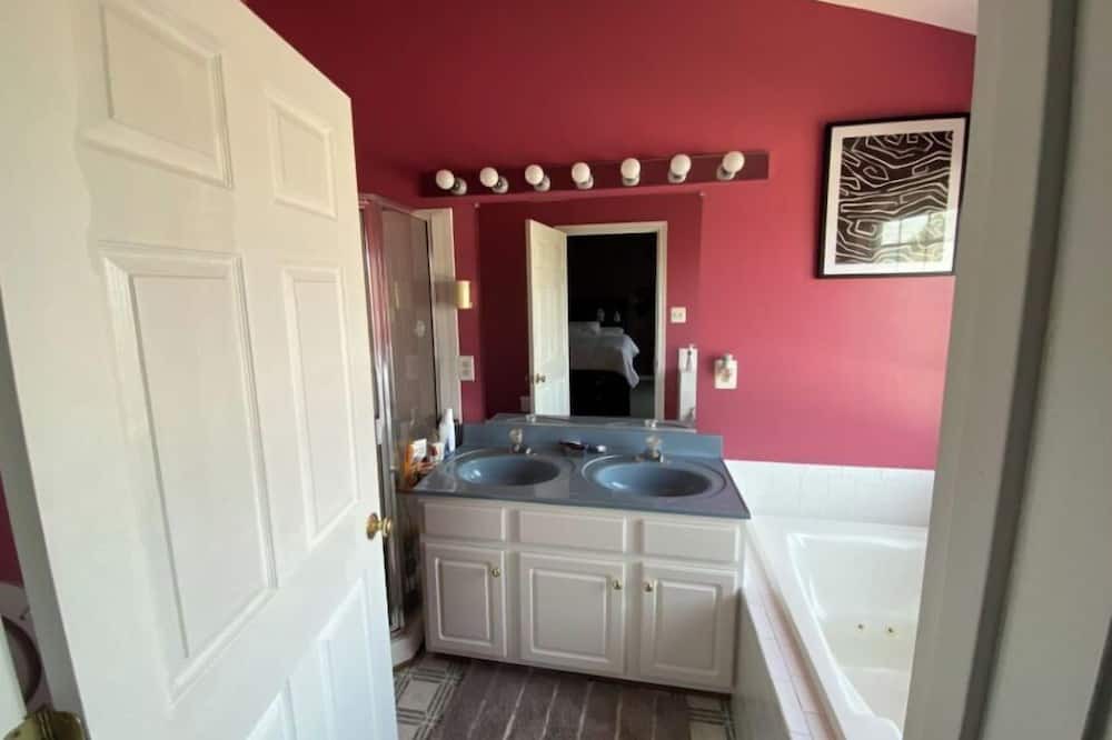 Photo of Bathroom in Laurel