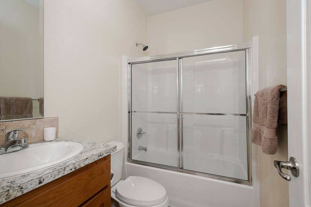 Photo of Bathroom in Lake Elsinore