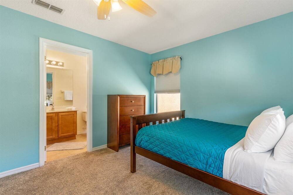 Photo of Bedroom in Watersong