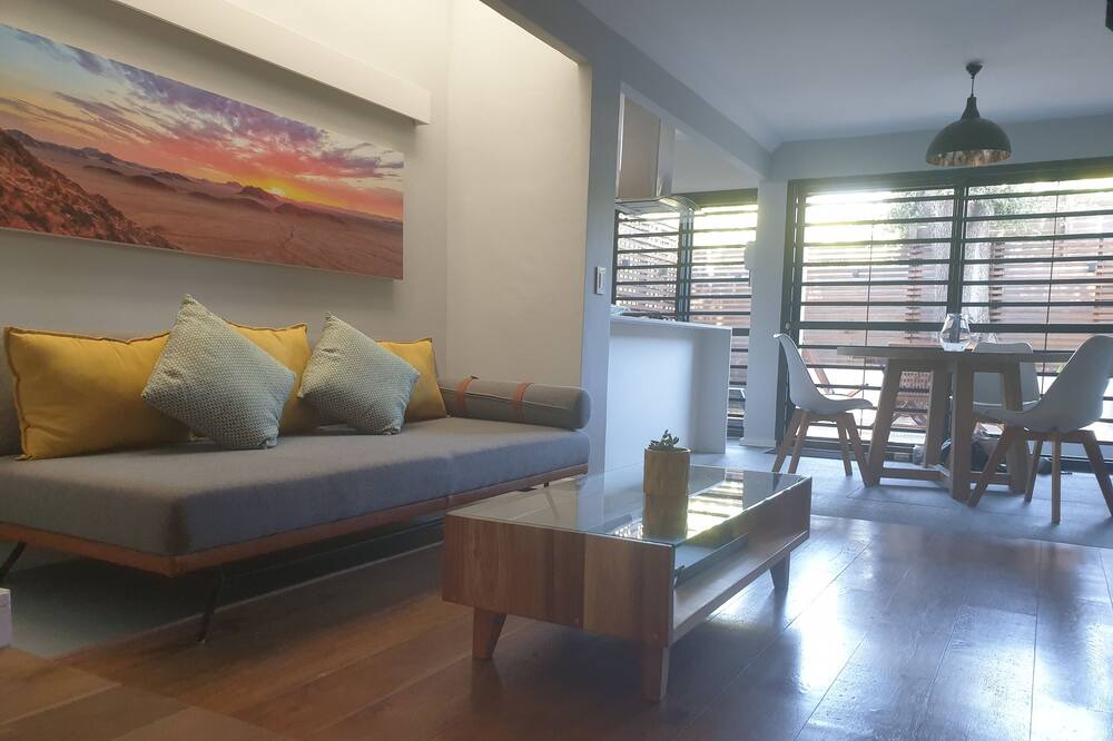Photo of Livingroom in Plumstead