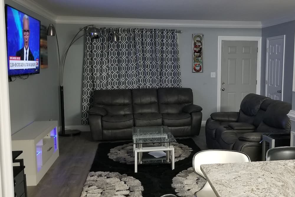 Photo of Livingroom in Lochearn