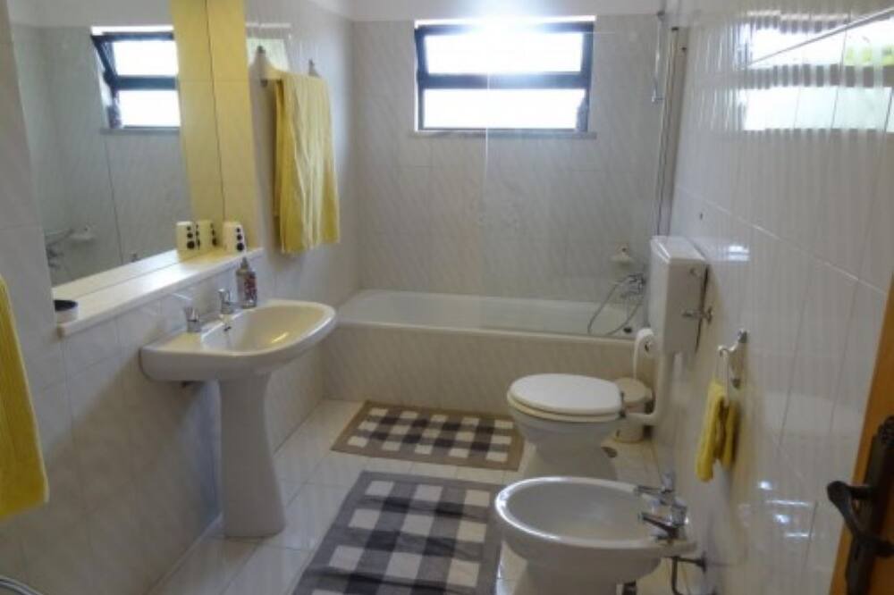 Photo of Bathroom in Quinta das Raposeiras