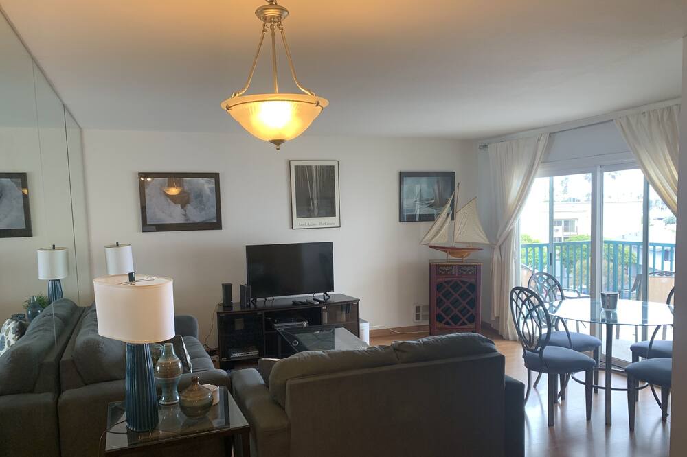 Photo of Livingroom in Hollywood